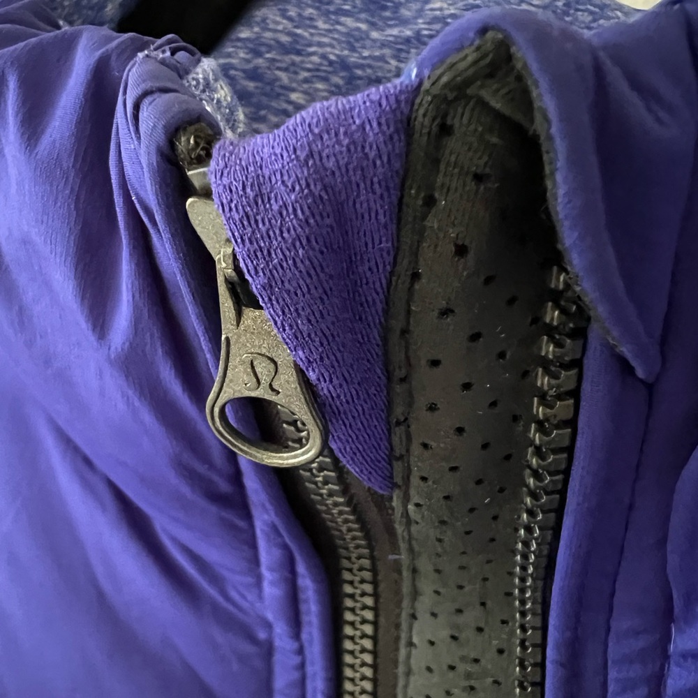 Lululemon Fluffed Up Down Jacket in Pigment Blue Size 10 - Picture 12 of 15